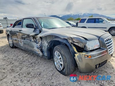Czwarte zdjęcie samochodu z boku: 2009 CHRYSLER 300 TOURING VIN:2C3LK53VX9H555448 - miniatura