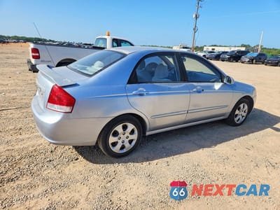 Trzecie zdjęcie samochodu z tyłu: 2008 KIA SPECTRA LX VIN:KNAFE121285527010 - miniatura