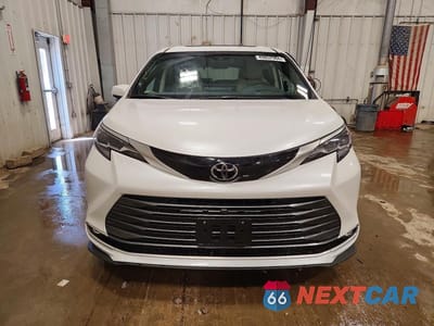 Piąte zdjęcie samochodu w środku: 2026 TOYOTA SIENNA PLATINUM 7-PASSENGER VIN:5TDESKFC5TS236853 - miniatura
