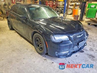 Czwarte zdjęcie samochodu z boku: 2017 CHRYSLER 300 S VIN:2C3CCABG1HH564143 - miniatura