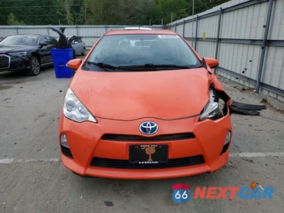 Piąte zdjęcie samochodu w środku: 2014 TOYOTA PRIUS C TWO VIN:JTDKDTB35E1075090 - miniatura