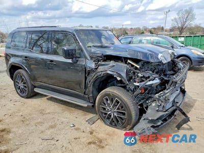 Czwarte zdjęcie samochodu z boku: 2024 LEXUS GX 550 PREMIUM+ VIN:JTJTBCDX8R5017299 - miniatura