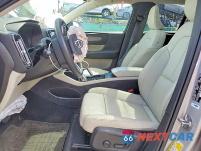 Zdjęcie 7 z 12 samochodu: 2023 VOLVO XC40 PLUS VIN:YV4L12UWXP2946395 - miniatura