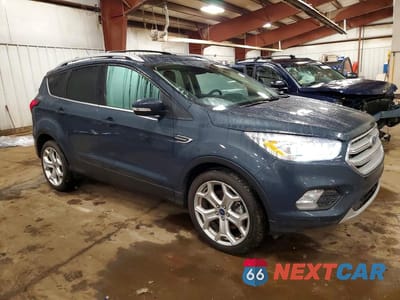 Czwarte zdjęcie samochodu z boku: 2019 FORD ESCAPE TITANIUM VIN:1FMCU9J92KUC51743 - miniatura