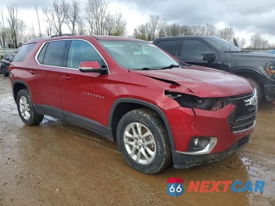 Czwarte zdjęcie samochodu z boku: 2018 CHEVROLET TRAVERSE LT VIN:1GNEVGKW6JJ140588 - miniatura