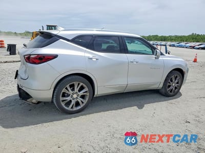 Trzecie zdjęcie samochodu z tyłu: 2019 CHEVROLET BLAZER PREMIER VIN:3GNKBFRS7KS623239 - miniatura