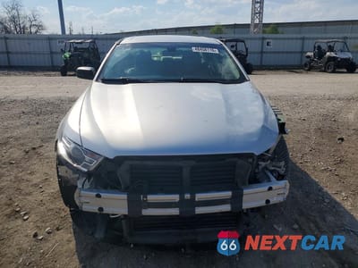 Piąte zdjęcie samochodu w środku: 2018 FORD TAURUS SE VIN:1FAHP2D84JG136446 - miniatura