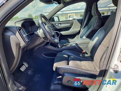 Zdjęcie 7 z 13 samochodu: 2021 VOLVO XC40 T5 R-DESIGN VIN:YV4162UM4M2494110 - miniatura