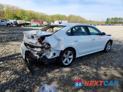 Trzecie zdjęcie samochodu z tyłu: 2015 VOLKSWAGEN PASSAT SE VIN:1VWBV7A38FC045476 - miniatura