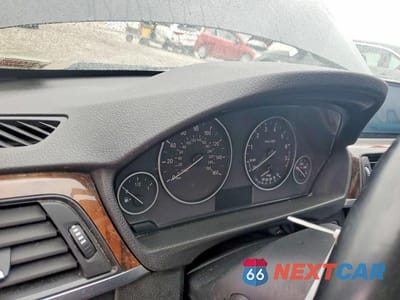 Zdjęcie 9 z 12 samochodu: 2014 BMW 328 XI SULEV VIN:WBA3B5G52ENS10774 - miniatura