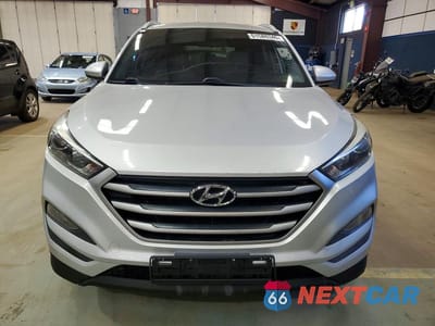 Piąte zdjęcie samochodu w środku: 2018 HYUNDAI TUCSON SEL VIN:KM8J33A40JU713856 - miniatura