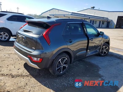 Trzecie zdjęcie samochodu z tyłu: 2025 KIA NIRO LX VIN:KNDCP3LE8S5234975 - miniatura