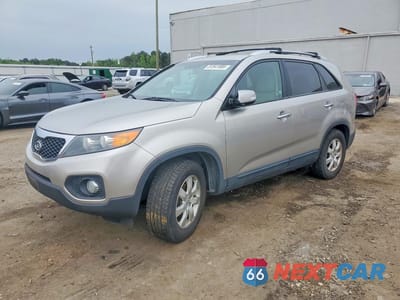 2013 KIA SORENTO LX 5XYKT3A64DG364927 - główne zdjęcie licytacji z USA - miniatura