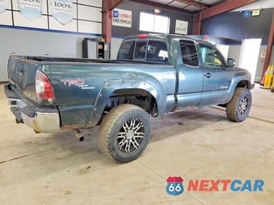 Trzecie zdjęcie samochodu z tyłu: 2010 TOYOTA TACOMA V6 VIN:5TEUU4EN5AZ725516 - miniatura