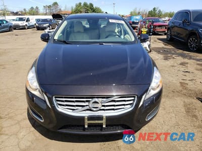 Piąte zdjęcie samochodu w środku: 2013 VOLVO S60 T5 VIN:YV1612FS2D2201365 - miniatura