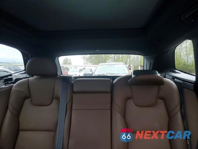 Zdjęcie 10 z 14 samochodu: 2018 VOLVO XC60 T5 VIN:LYV102RK4JB078452 - miniatura