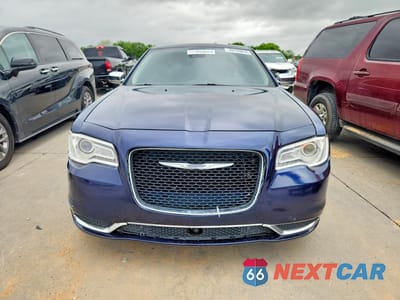 Piąte zdjęcie samochodu w środku: 2017 CHRYSLER 300C VIN:2C3CCAEG8HH579766 - miniatura