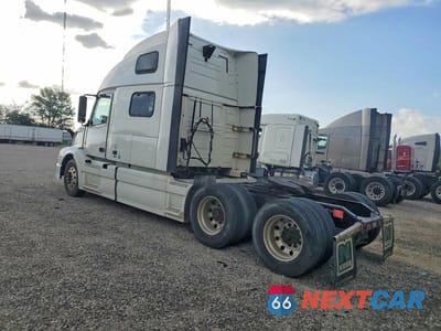 Trzecie zdjęcie samochodu z tyłu: 2018 VOLVO VN VNL VIN:4V4NC9EHXJN961245 - miniatura