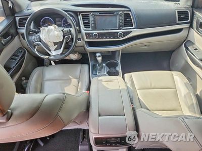 Zdjęcie 8 z 13 samochodu: 2019 TOYOTA HIGHLANDER XLE VIN:5TDKZRFH0KS307653 - miniatura