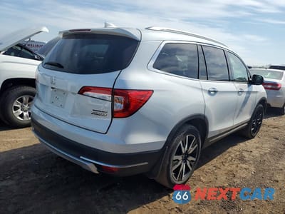 Trzecie zdjęcie samochodu z tyłu: 2021 HONDA PILOT TOURING VIN:5FNYF6H65MB054575 - miniatura