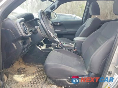 Zdjęcie 7 z 12 samochodu: 2018 TOYOTA TACOMA SR5 V6 VIN:5TFDZ5BNXJX036025 - miniatura