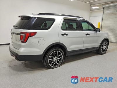 Trzecie zdjęcie samochodu z tyłu: 2017 FORD EXPLORER SPORT VIN:1FM5K8GT8HGC21584 - miniatura