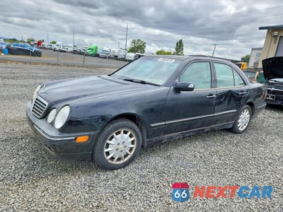 2000 MERCEDES-BENZ E 320 4MATIC WDBJF82J3YX039044 - główne zdjęcie licytacji z USA - miniatura