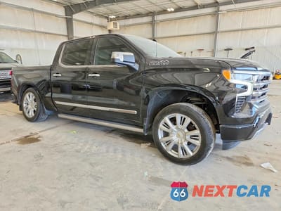 Czwarte zdjęcie samochodu z boku: 2022 CHEVROLET SILVERADO K1500 HIGH COUNTRY VIN:1GCUDJET7NZ604632 - miniatura