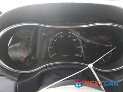 Zdjęcie 9 z 13 samochodu: 2018 JEEP GRAND CHEROKEE LAREDO VIN:1C4RJEAG5JC430667 - miniatura