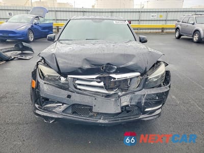 Piąte zdjęcie samochodu w środku: 2011 MERCEDES-BENZ C 300 VIN:WDDGF5EB1BR134508 - miniatura