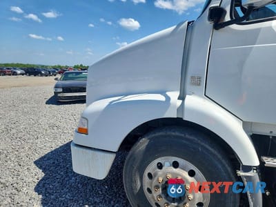 Zdjęcie 10 z 10 samochodu: 2012 VOLVO VNM SEMI TRUCK VIN:4V4MC9DF7CN560024 - miniatura