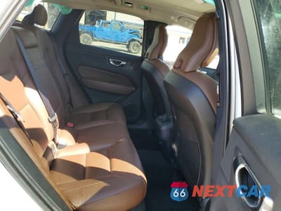 Zdjęcie 10 z 12 samochodu: 2019 VOLVO XC60 T5 VIN:LYV102RKXKB235578 - miniatura