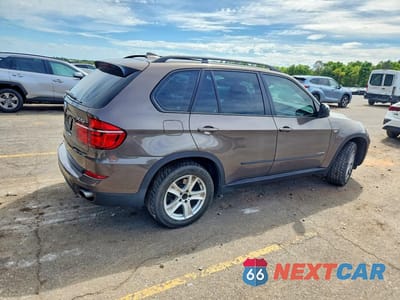 Trzecie zdjęcie samochodu z tyłu: 2013 BMW X5 XDRIVE35I VIN:5UXZV4C50D0E05175 - miniatura