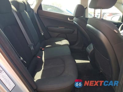 Zdjęcie 10 z 13 samochodu: 2019 KIA OPTIMA LX VIN:5XXGT4L30KG341757 - miniatura