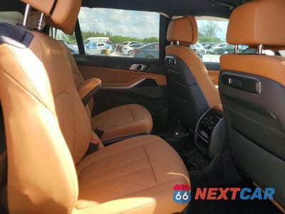 Zdjęcie 11 z 13 samochodu: 2025 BMW X7 XDRIVE40I VIN:5UX23EM04S9Y67938 - miniatura
