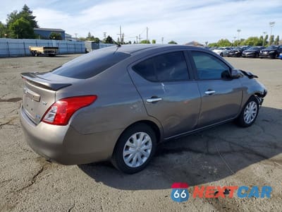 Trzecie zdjęcie samochodu z tyłu: 2013 NISSAN VERSA 1.6 S VIN:3N1CN7AP7DL868902 - miniatura