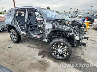 Czwarte zdjęcie samochodu z boku: 2024 LEXUS LX 600 LUXURY VIN:JTJGB7CX5R4065214 - miniatura