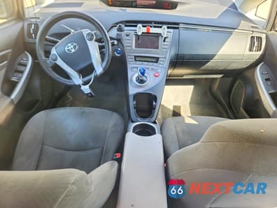 Zdjęcie 8 z 12 samochodu: 2014 TOYOTA PRIUS TWO VIN:JTDKN3DU6E0365301 - miniatura