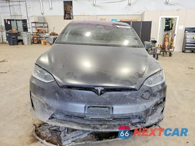 Piąte zdjęcie samochodu w środku: 2023 TESLA MODEL X VIN:7SAXCBE66PF427390 - miniatura