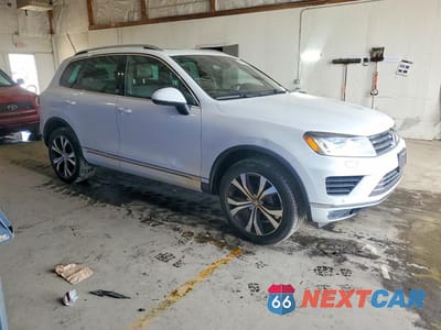 Czwarte zdjęcie samochodu z boku: 2017 VOLKSWAGEN TOUAREG WOLFSBURG VIN:WVGRF7BP1HD000355 - miniatura