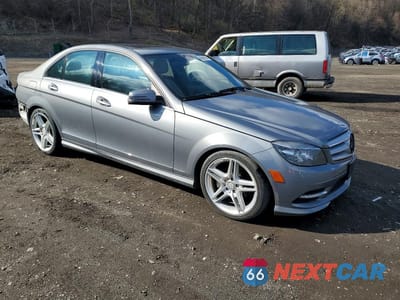 Czwarte zdjęcie samochodu z boku: 2011 MERCEDES-BENZ C 300 4MATIC VIN:WDDGF8BB6BR181717 - miniatura
