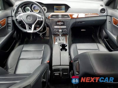 Zdjęcie 8 z 12 samochodu: 2012 MERCEDES-BENZ C 300 4MATIC VIN:WDDGF8BB4CA630375 - miniatura