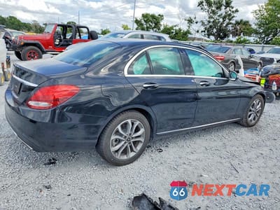 Trzecie zdjęcie samochodu z tyłu: 2018 MERCEDES-BENZ C 300 VIN:55SWF4JB1JU257069 - miniatura