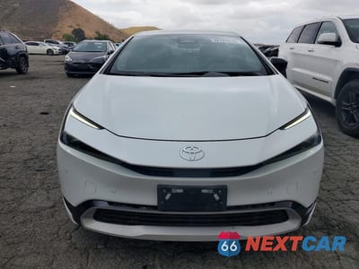 Piąte zdjęcie samochodu w środku: 2023 TOYOTA PRIUS PRIME XSE VIN:JTDACACU5P3005333 - miniatura