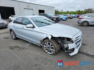 Czwarte zdjęcie samochodu z boku: 2015 MERCEDES-BENZ C 300 4MATIC VIN:55SWF4KB3FU030312 - miniatura