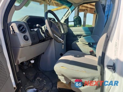 Zdjęcie 7 z 13 samochodu: 2018 FORD ECONOLINE E450 SUPER DUTY CUTAWAY VAN VIN:1FDXE4FS0JDC23211 - miniatura