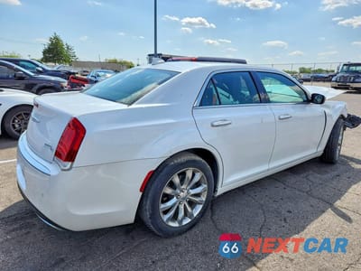 Trzecie zdjęcie samochodu z tyłu: 2015 CHRYSLER 300C PLATINUM VIN:2C3CCASGXFH882954 - miniatura