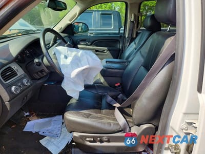 Zdjęcie 7 z 12 samochodu: 2014 CHEVROLET SUBURBAN K1500 LT VIN:1GNSKJE74ER217768 - miniatura
