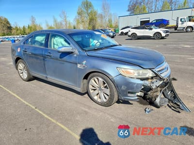 Czwarte zdjęcie samochodu z boku: 2010 FORD TAURUS LIMITED VIN:1FAHP2FW3AG116426 - miniatura