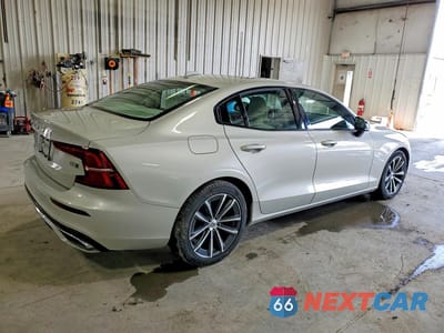 Trzecie zdjęcie samochodu z tyłu: 2022 VOLVO S60 B5 MOMENTUM VIN:7JRL12TZ0NG162596 - miniatura